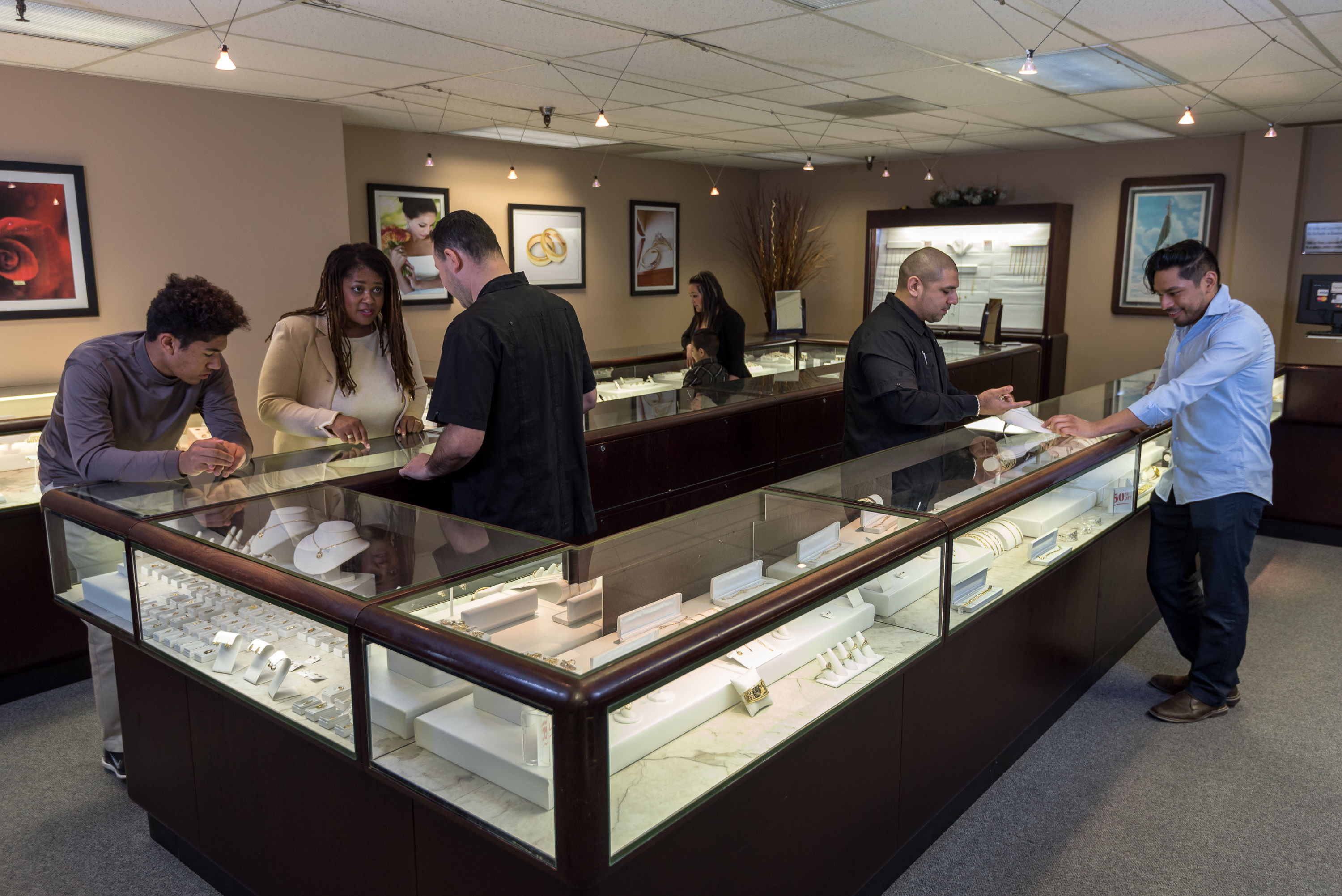are pawn shops good places to buy jewelry